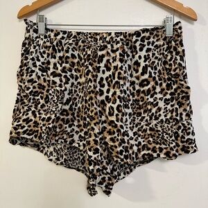 Leopard shorts like new